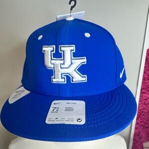 Nike University of Kentucky hat 7 & 3/8 NWT UNUSEX